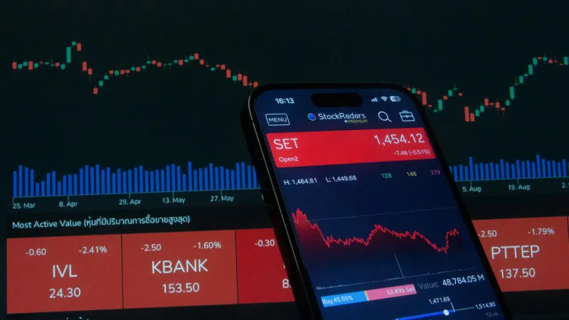 Follow the Money or Feed It: How to Read Betting Market Signals Like a Sharp Punter